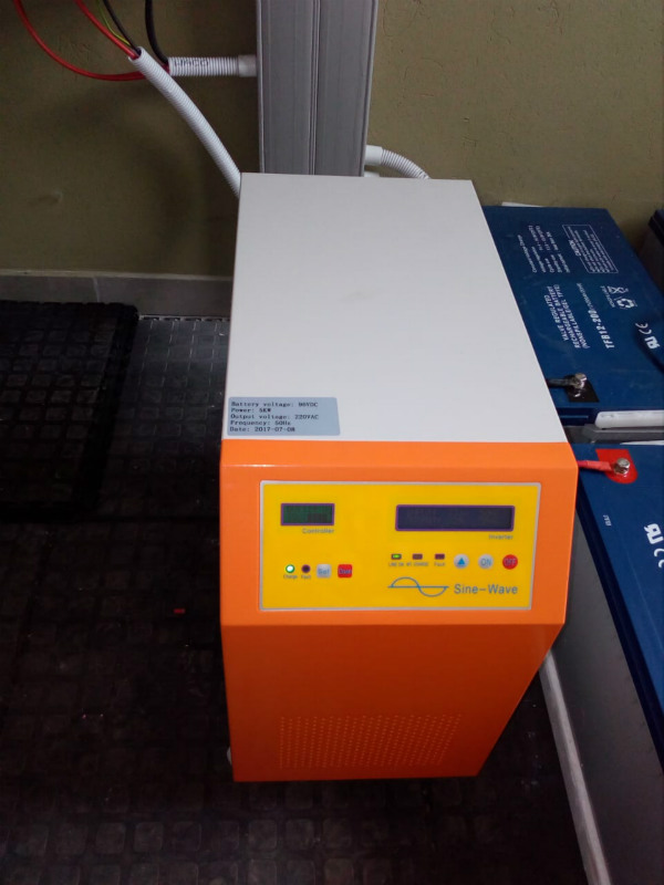 Pure sine wave off grid solar inverter