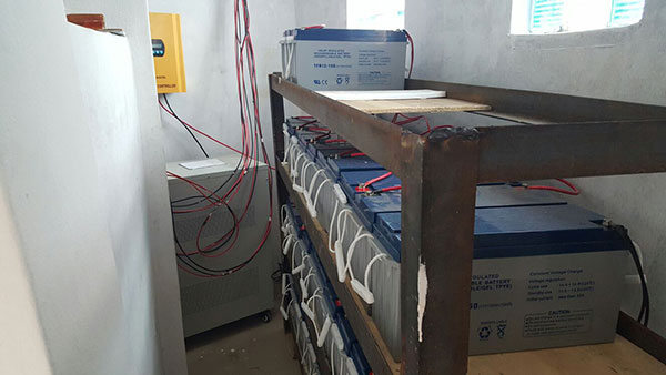 Pure sine wave off grid solar inverter